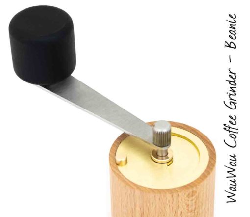WauWau coffee grinder beanie beech natural/brass 25g- top brass detail